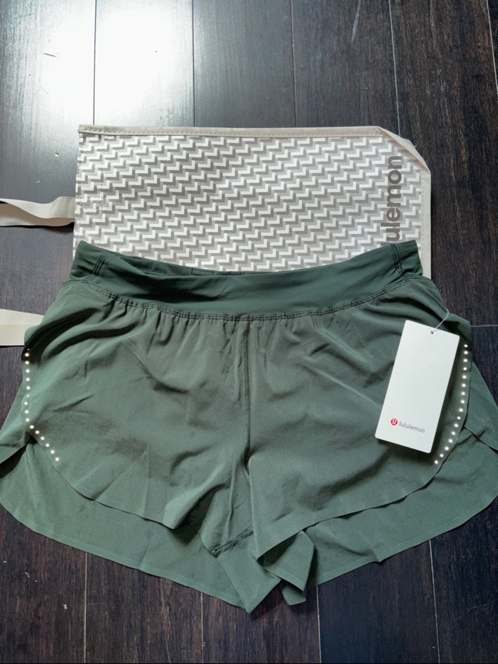 LULULEMON FAST AND FREE HIGH RISE SPLIT SHORTS 3” in RAINFOREST GREEN SZ L NWT